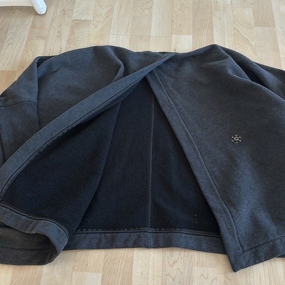 🍋Lululemon Button Shawl - Picture 3 of 7